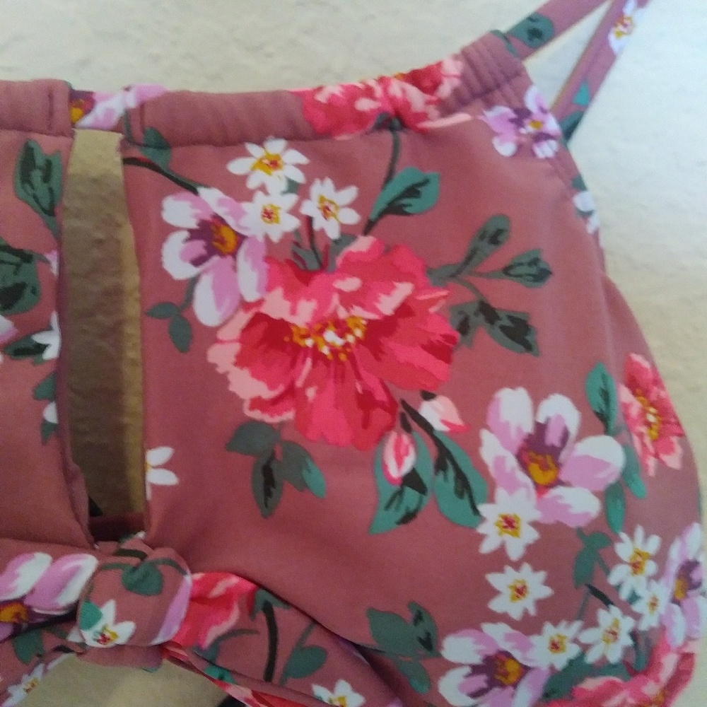 Women's flower print bathing suit top